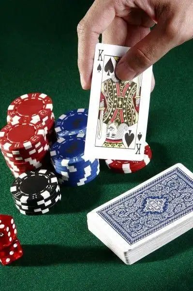Suasana kerajaan pada layar ponsel